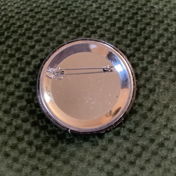 Vintage 1993 THE SHADOW KNOWS Promo Movie Pinback Pin Button Alec Baldwin - Picture 2 of 3